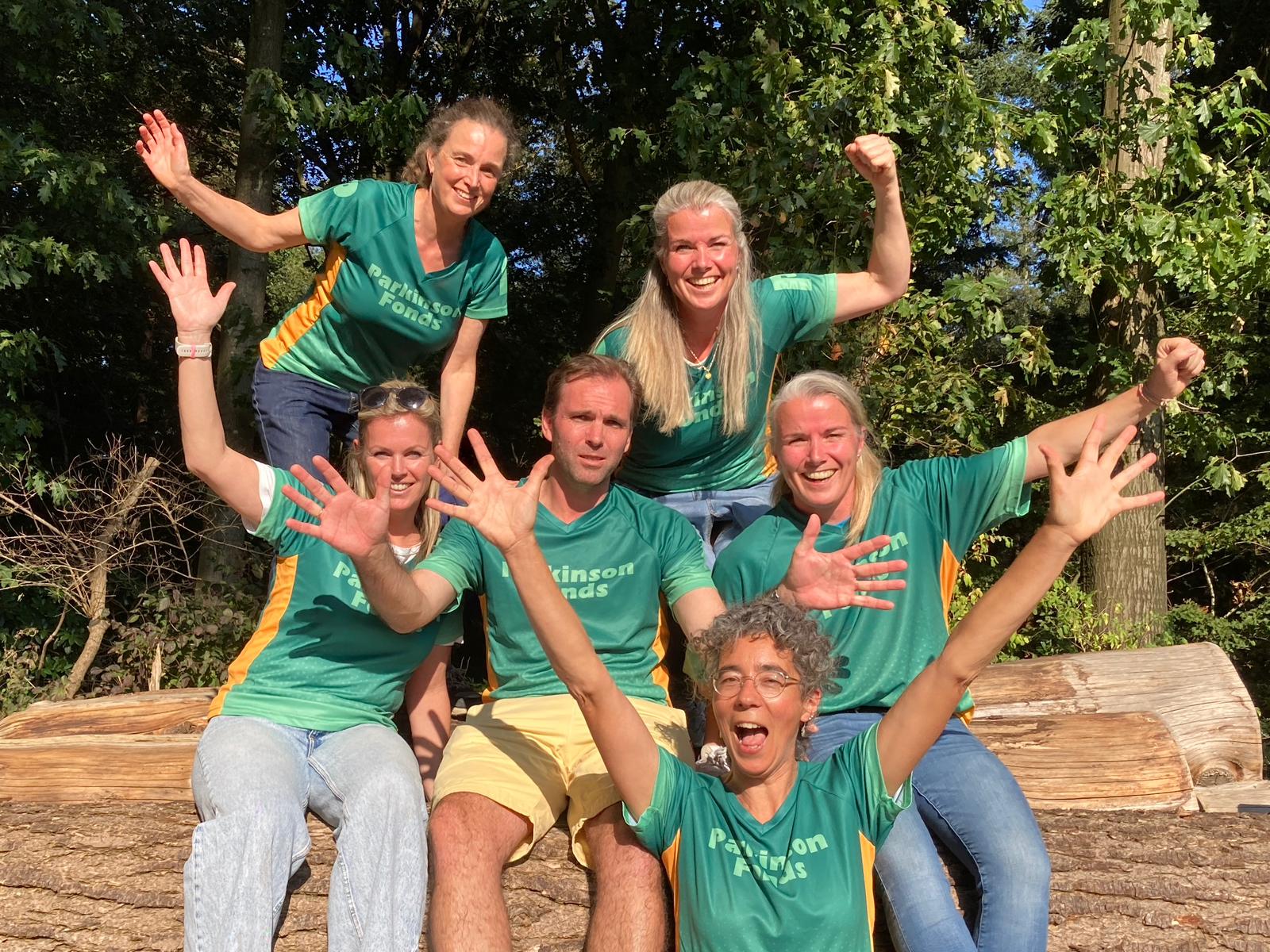 Familie Boink in de shirts van Stichting ParkinsonFonds