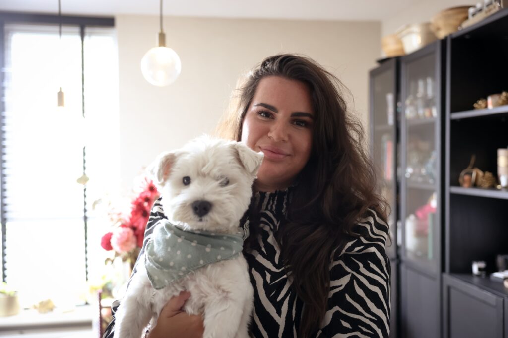Saskia met haar hond Bella