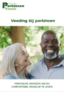 Cover van ParkinsonFonds Brochure over Voeding bij Parkinson. Op de foto twee mensen staat ergens buiten met een glimlach.